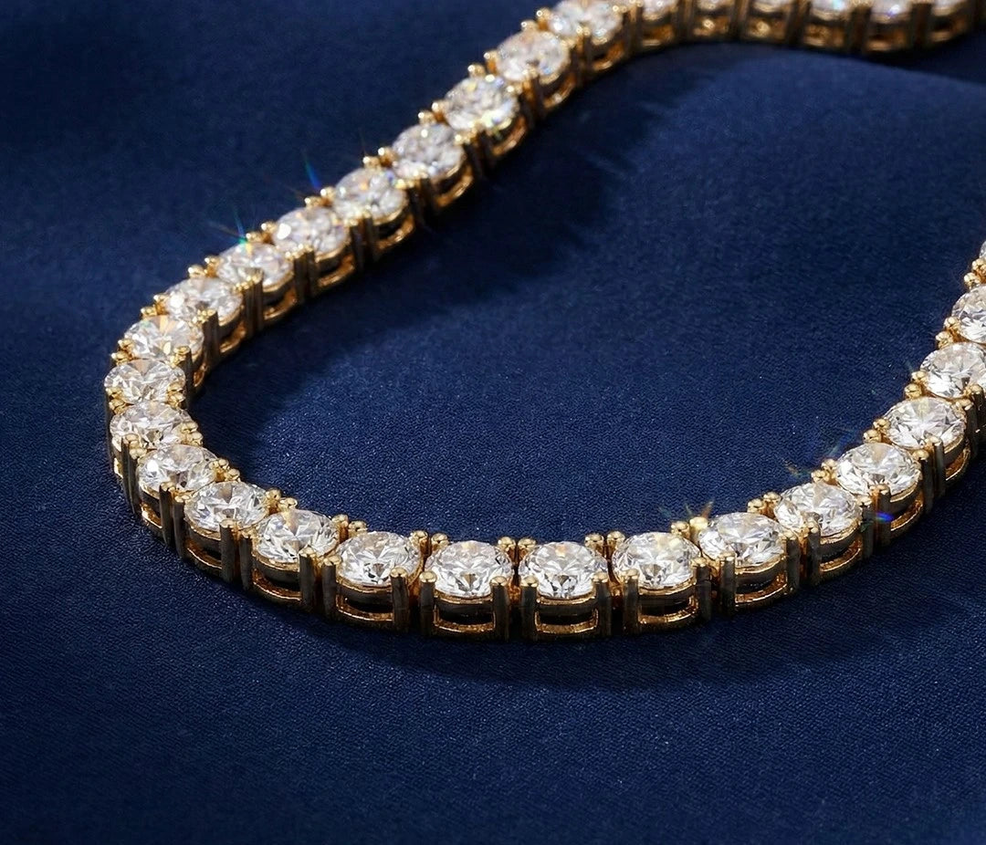 Diamond bracelet on a blue background with 'Comete Jewellery' branding.