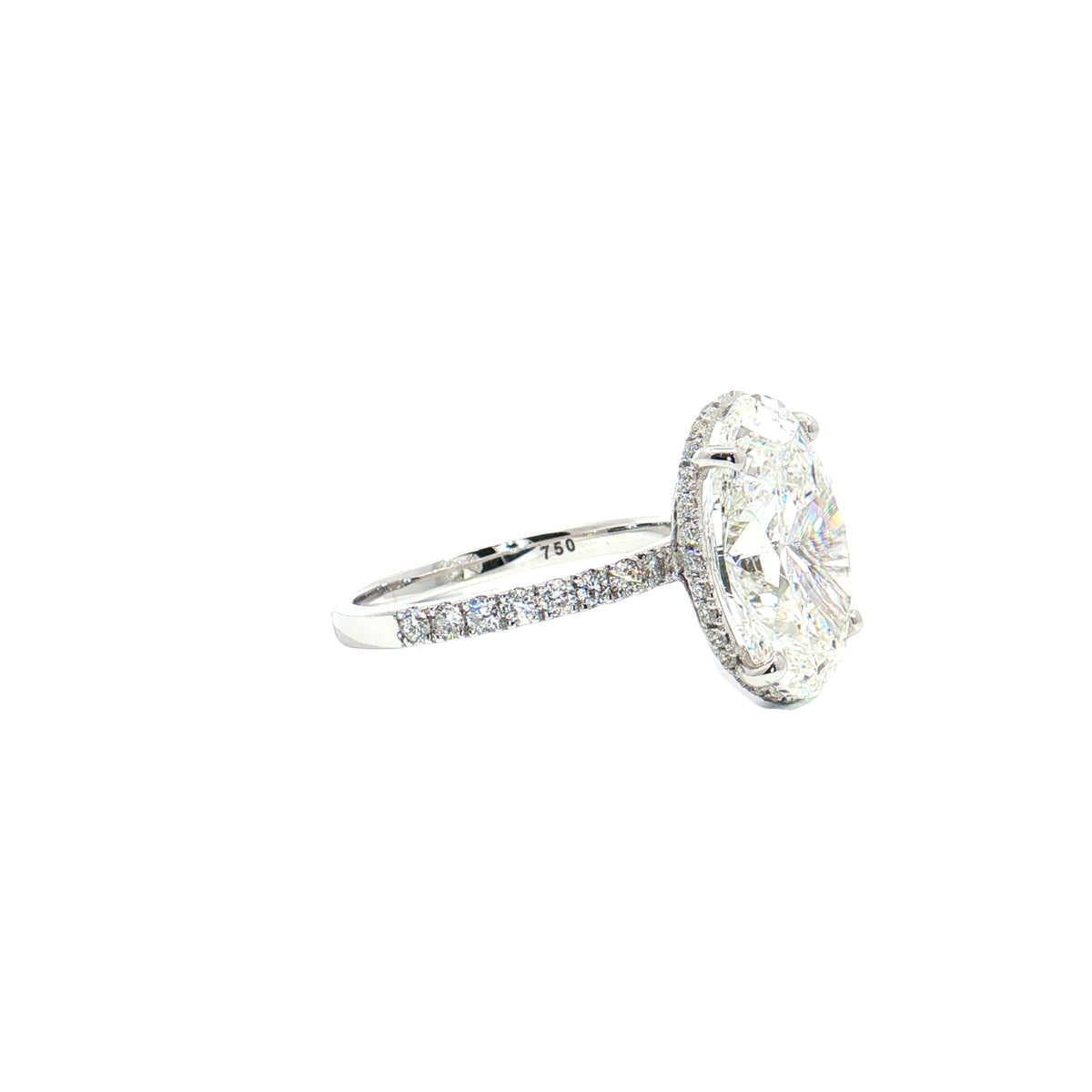 TIMELESS OVAL DIAMOND RING